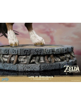 ZELDA Breath of the Wild Statue Link on Horseback